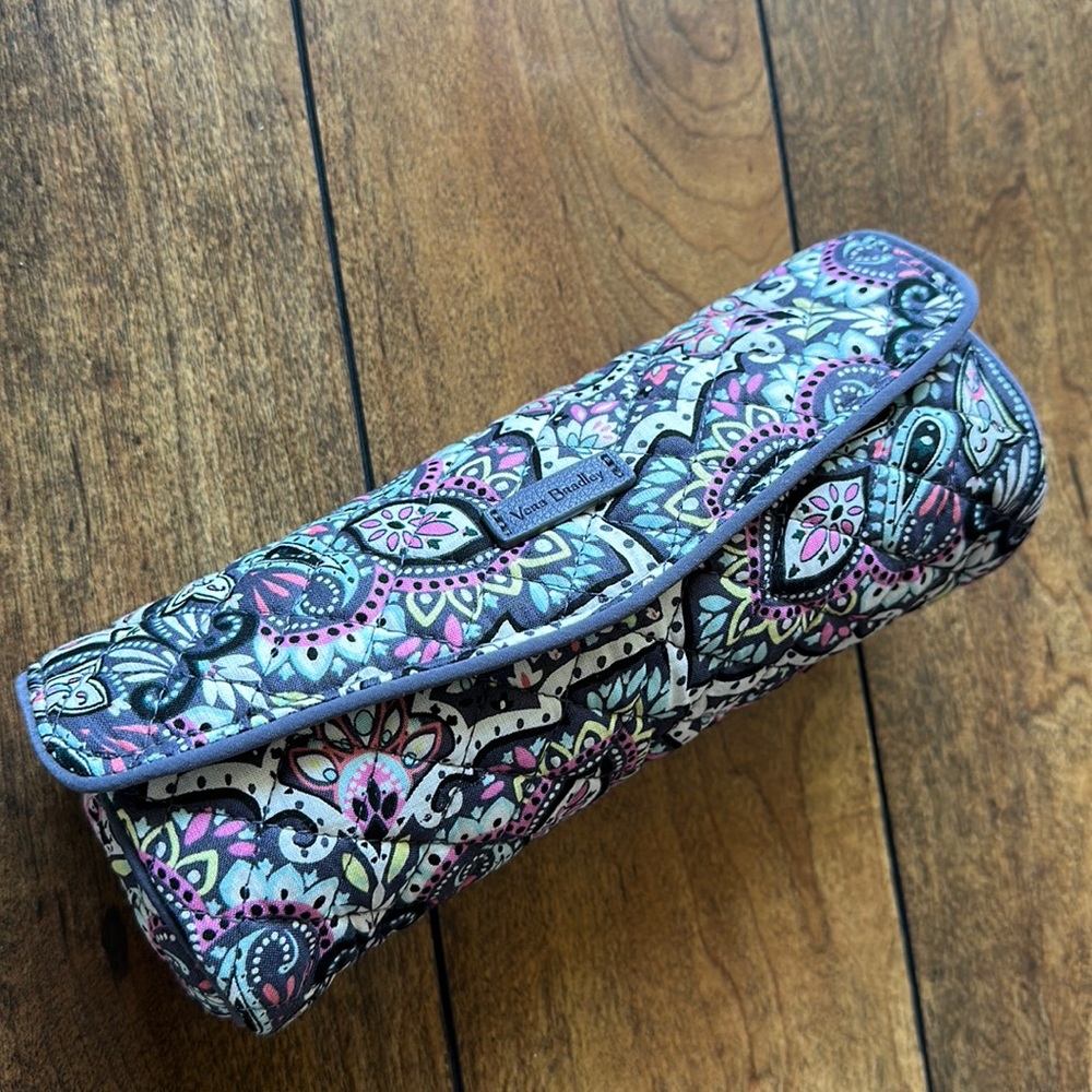 Vera Bradley On a Roll Case (Bonbon Medallion)